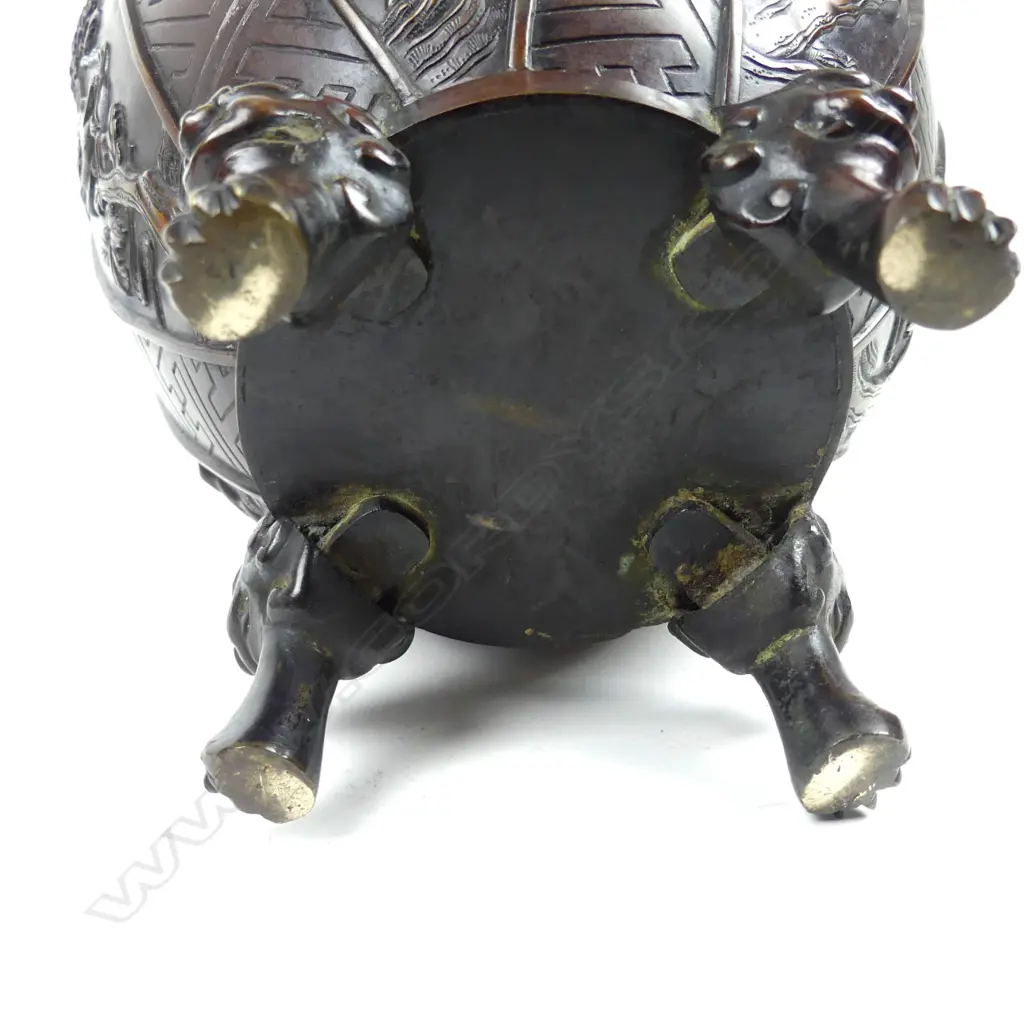 A Japanese Meiji period bronze censer Image 1++
