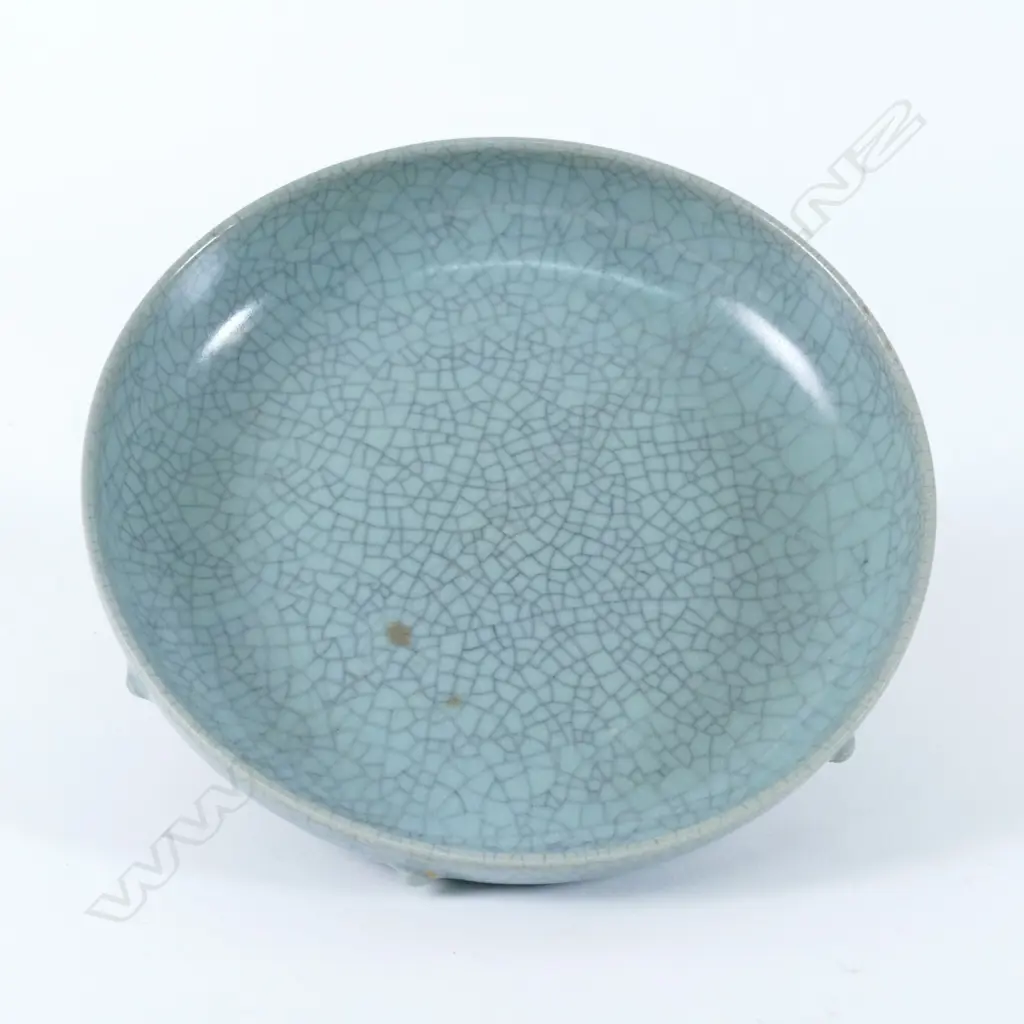 A Japanese porcelain shallow bowl Image 1++