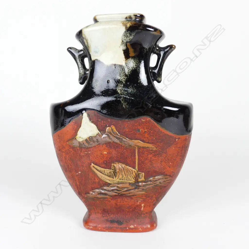 A Japanese Iga ware vase Image 1++