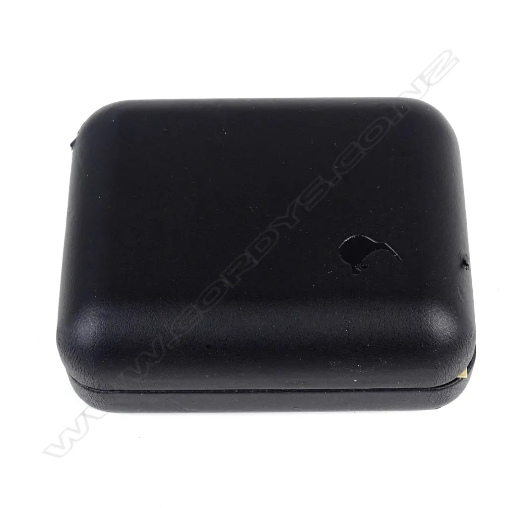 A 2011 NZ $10 gold proof kiwi coin Image 1++