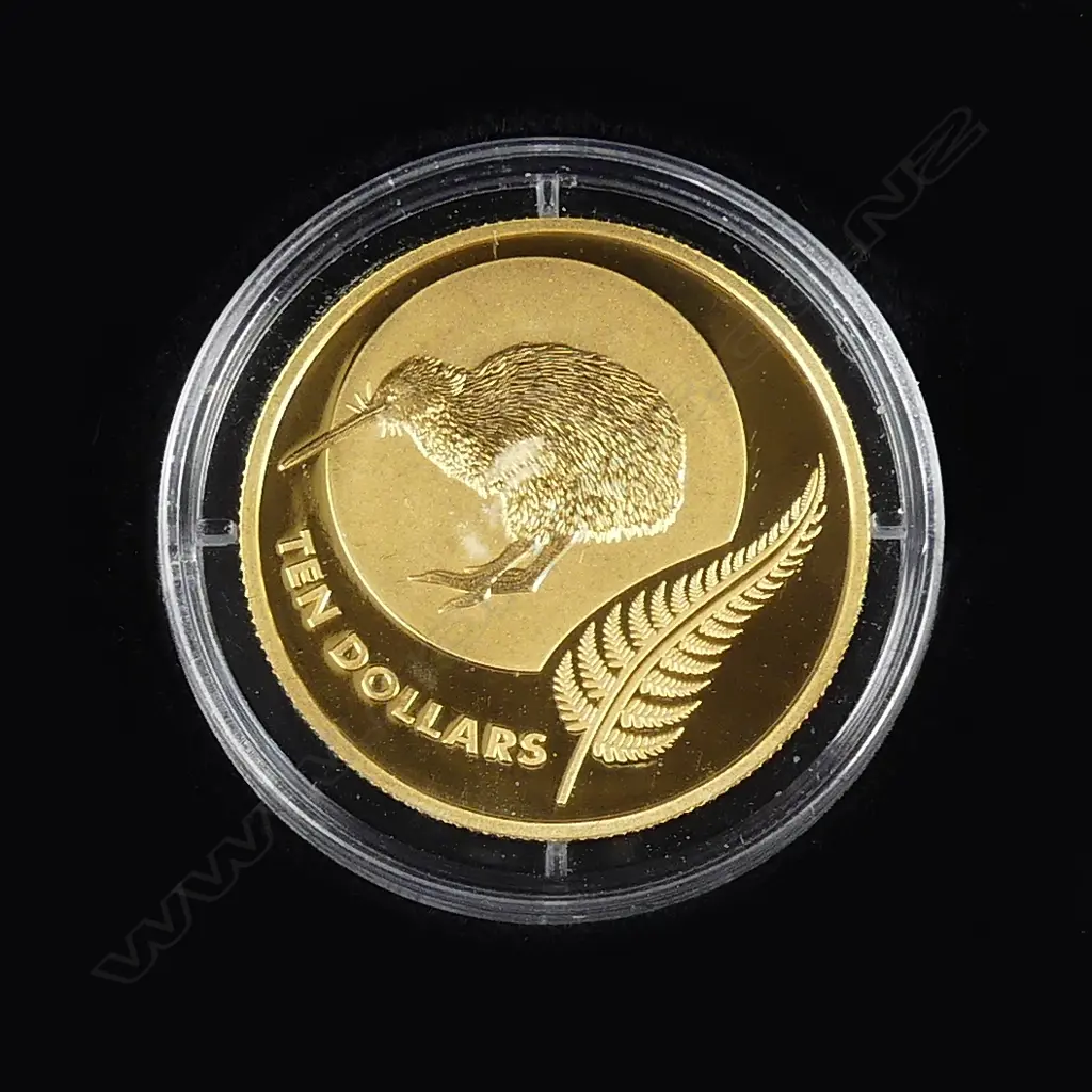A 2011 NZ $10 gold proof kiwi coin Image 1++