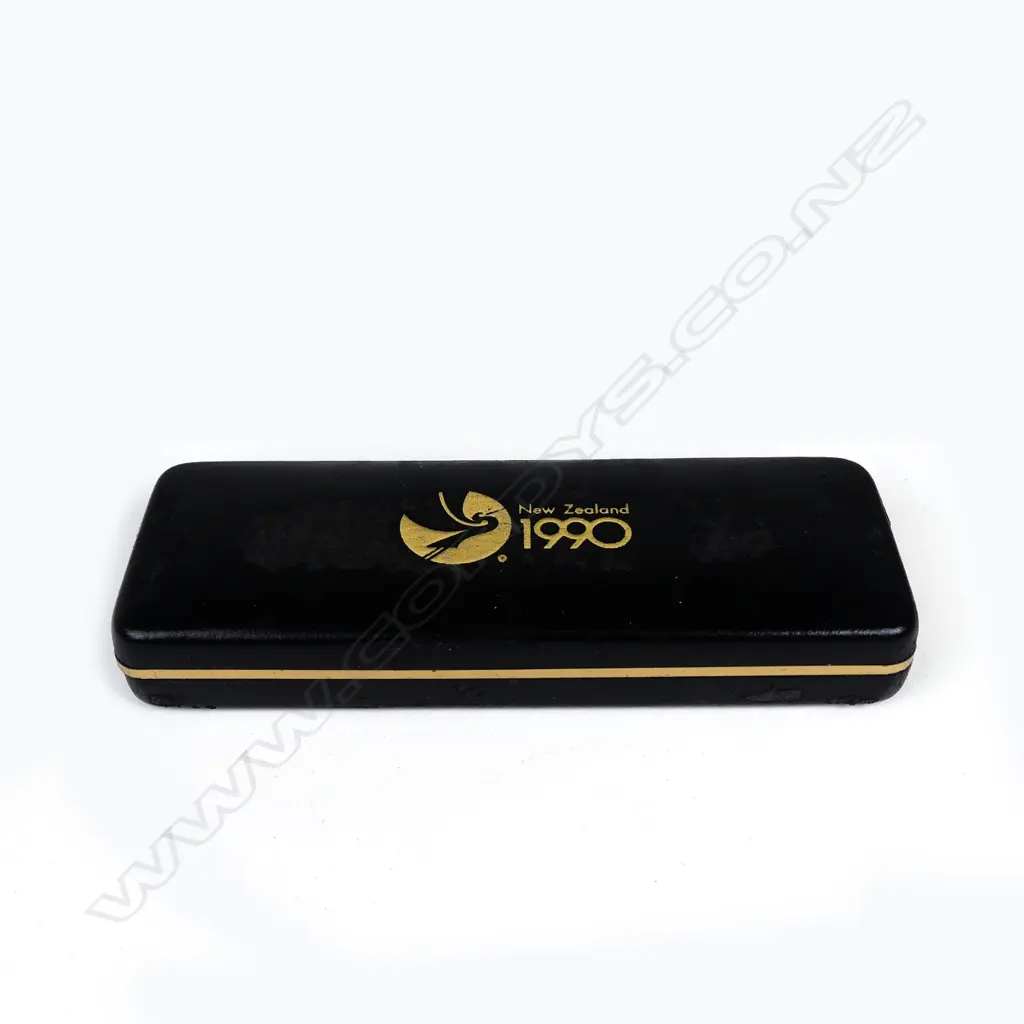 A 1990 NZ $150 Kiwi gold proof coin Image 1++