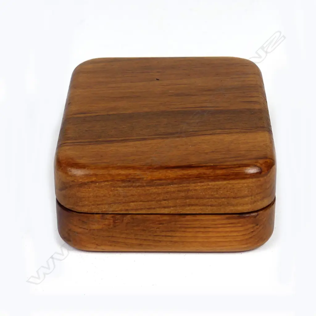 a 2002 NZ $10 America's Cup proof gold coin Image 1++