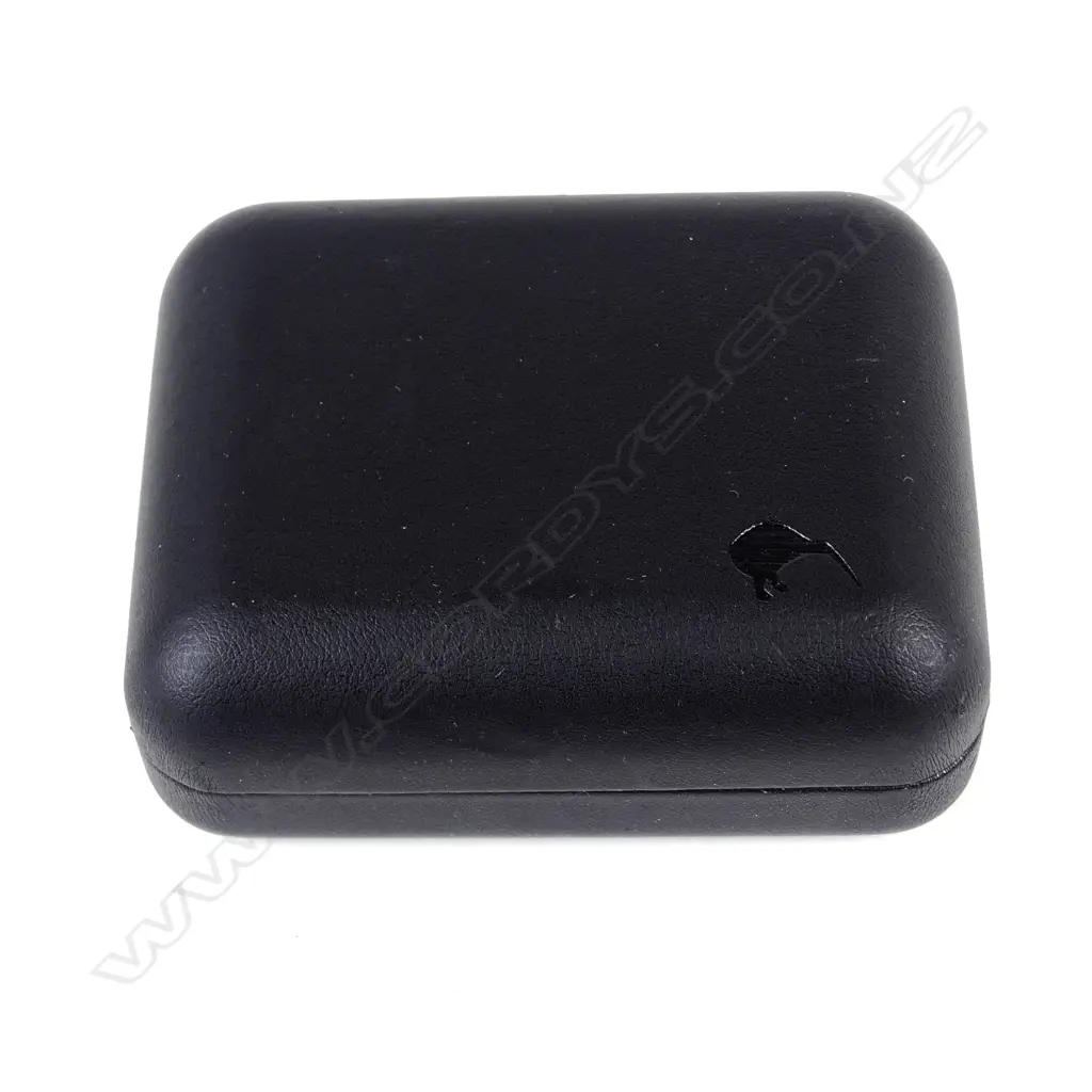 A 2010 NZ $10 gold proof kiwi coin Image 1++