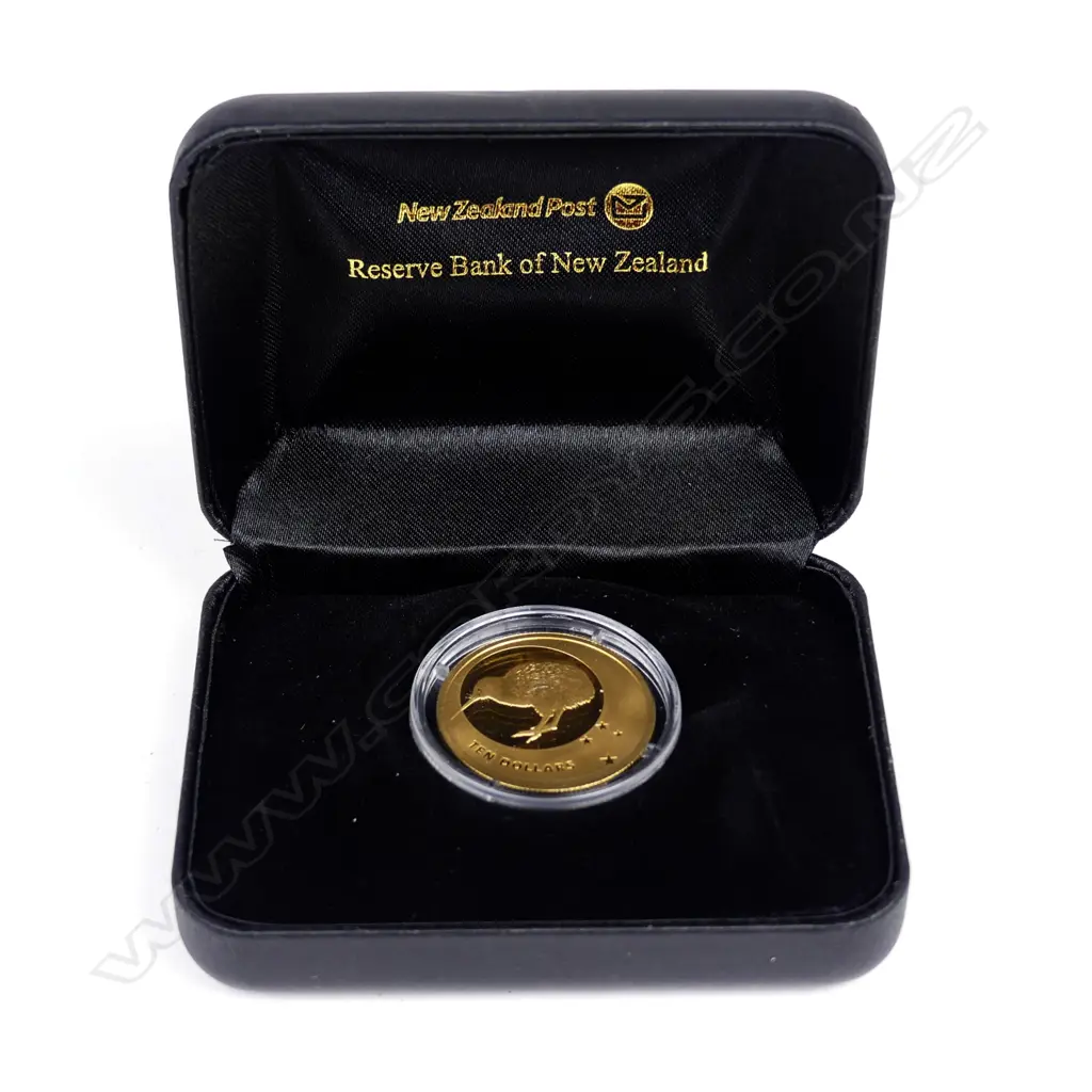 A 2010 NZ $10 gold proof kiwi coin Image 1++