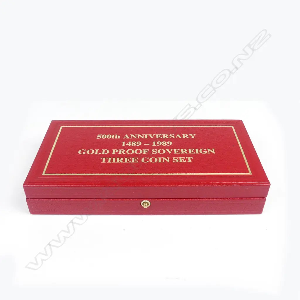 A 1989 Royal Mint 500th Anniversary gold proof three coin set Image 1++