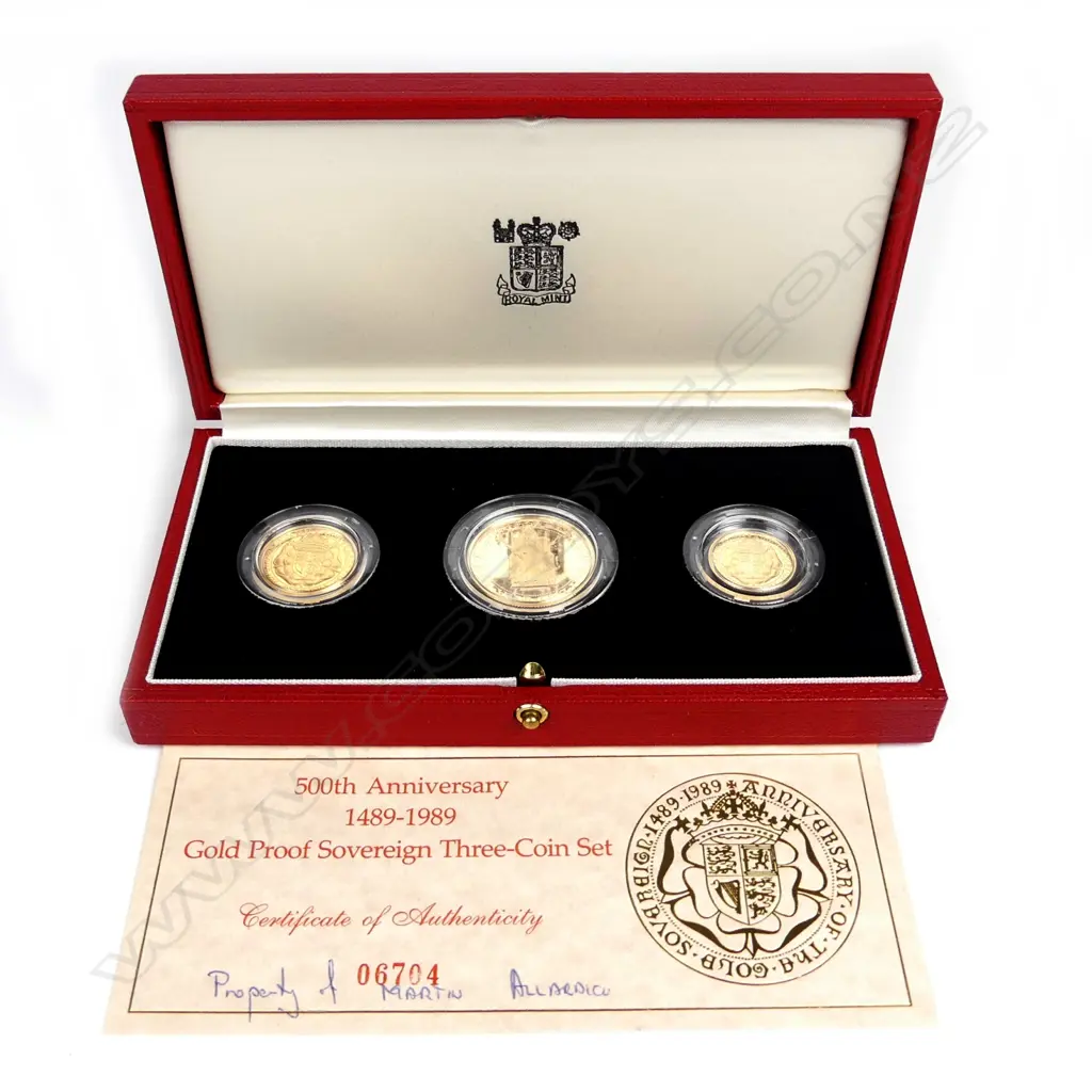 A 1989 Royal Mint 500th Anniversary gold proof three coin set Image 1++