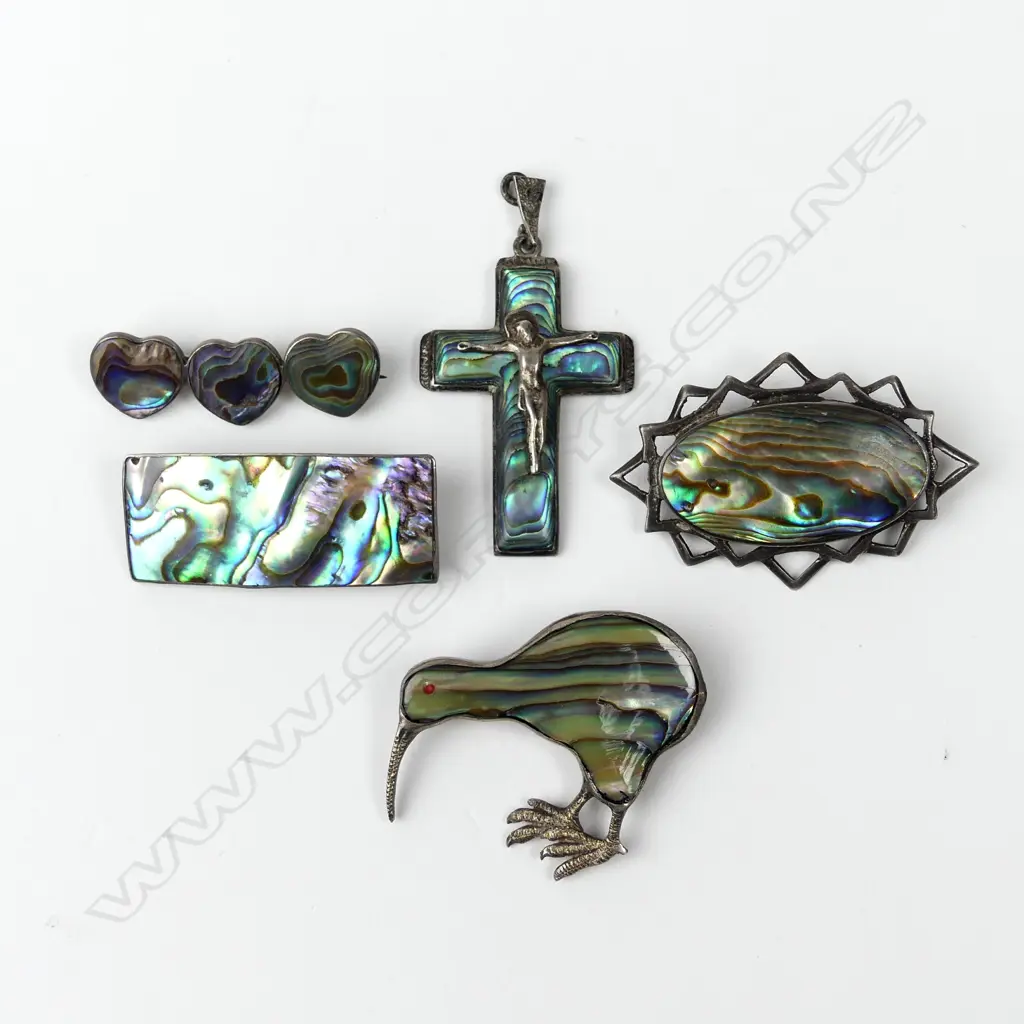 Five pieces of NZ silver and paua jewellery Image 1++
