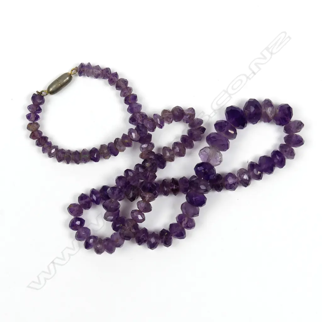 A vintage amethyst bead necklace Image 1++