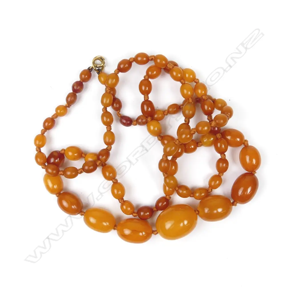 A vintage amber bead necklace Image 1++