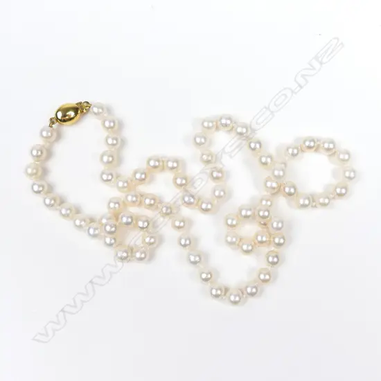 A cultured pearl necklace