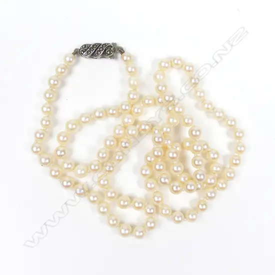 A cultured pearl necklace
