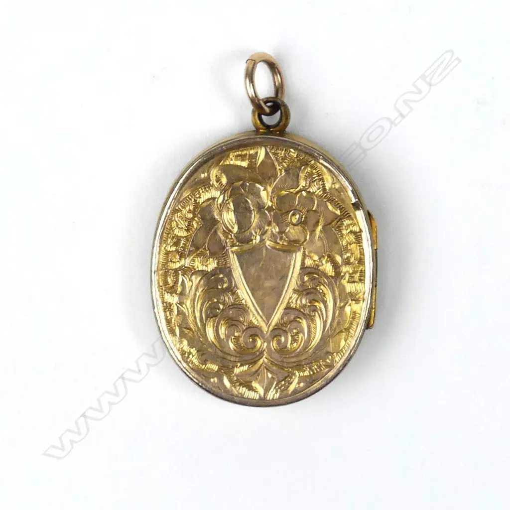 A late 19thC gilded 9ct. yellow gold photo locket Image 1++