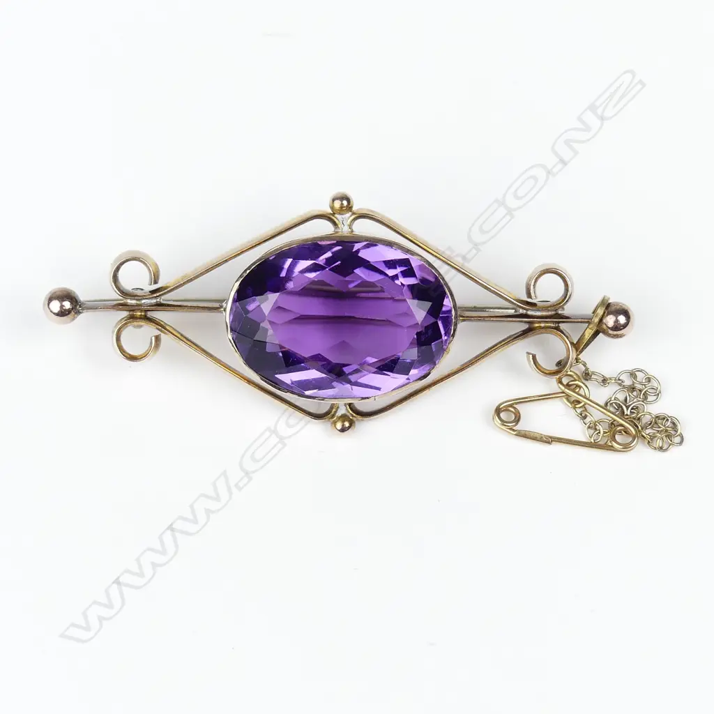 A 9ct gold and amethyst bar brooch Image 1++