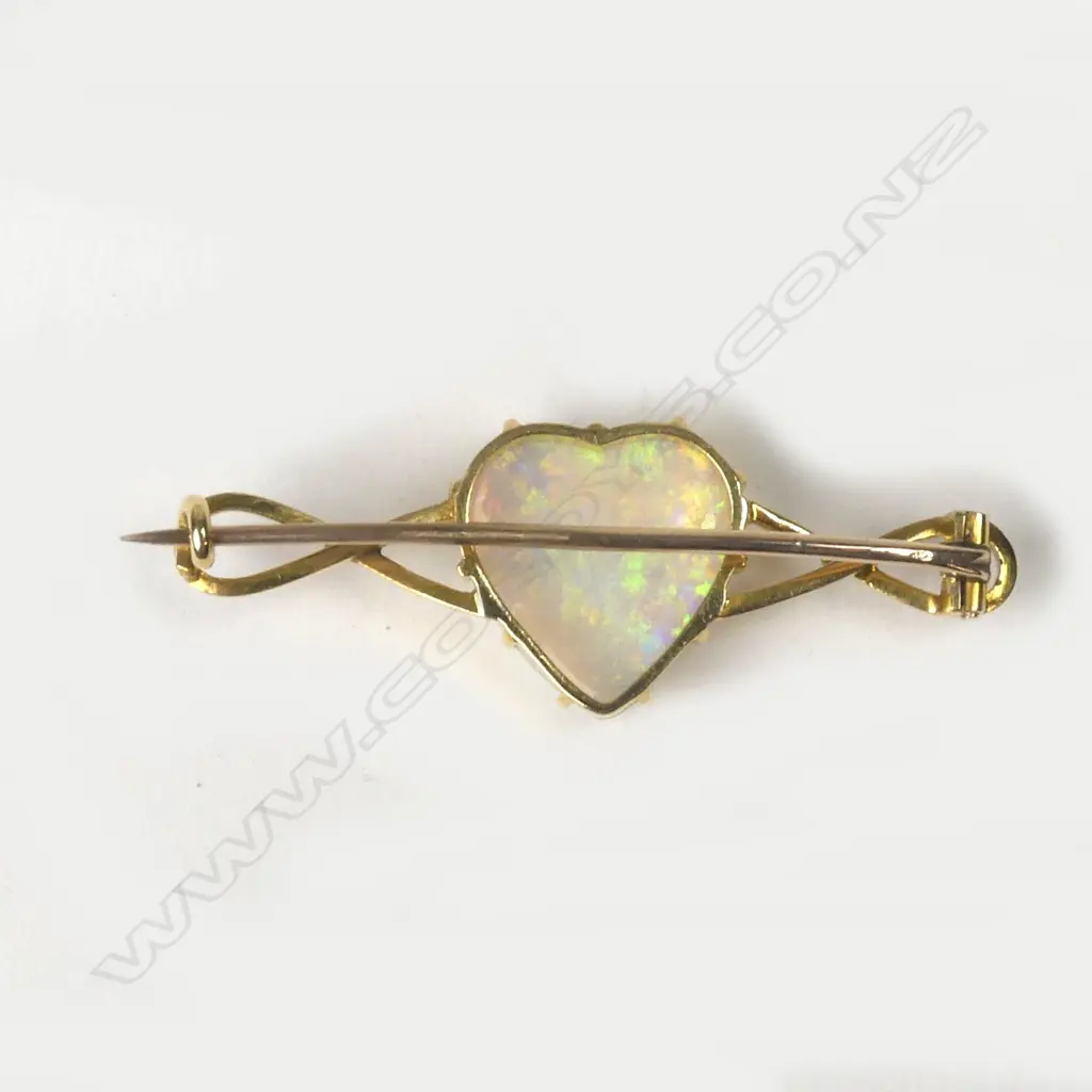 An Edwardian 18ct. yellow gold and large opal brooch Image 1++