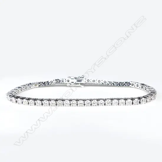 A 14ct white gold and diamond tennis bracelet