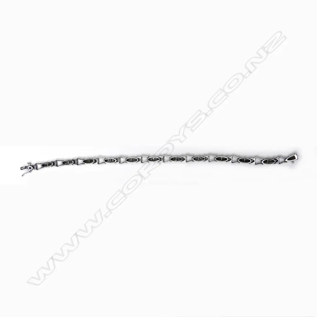 An 18ct white gold and diamond tennis bracelet Image 1++