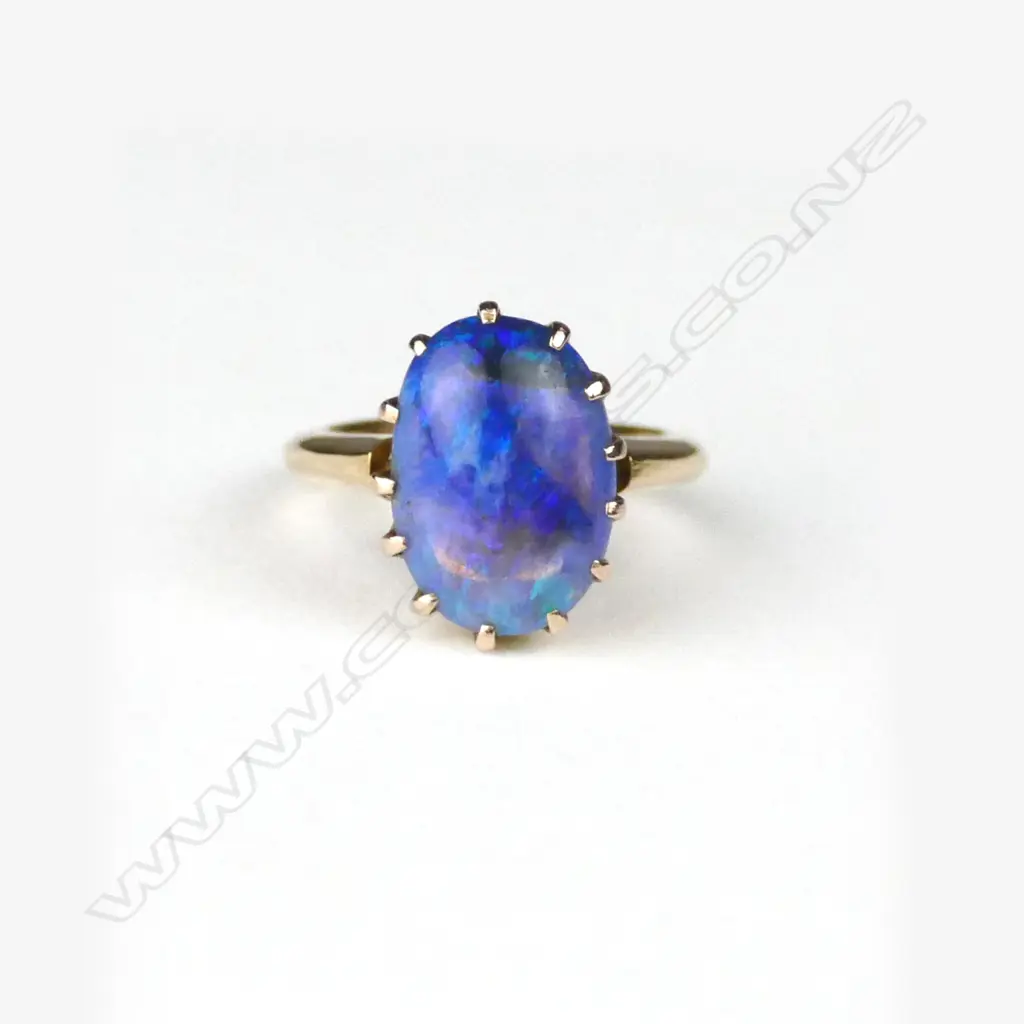 A vintage 9ct. yellow gold and opal ring Image 1++