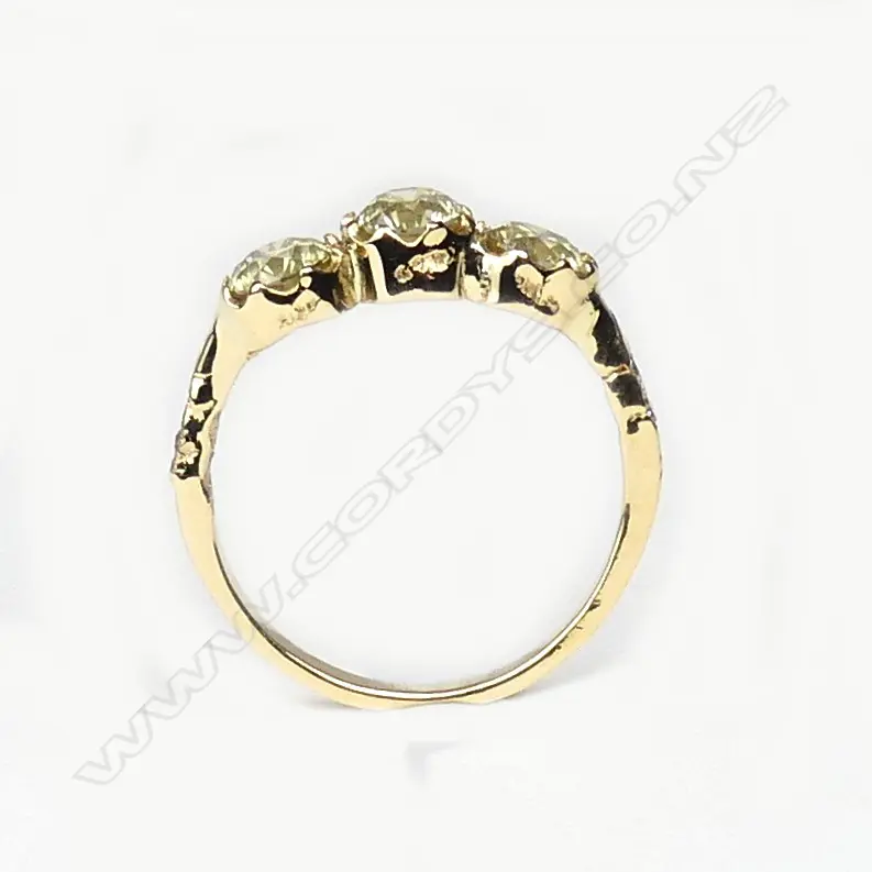 An 18ct gold and diamond trilogy ring Image 1++