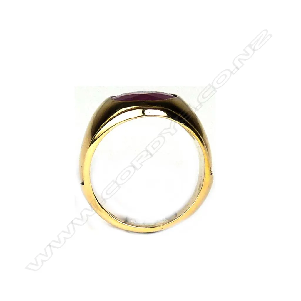 An 18ct gold and ruby gent's ring Image 1++