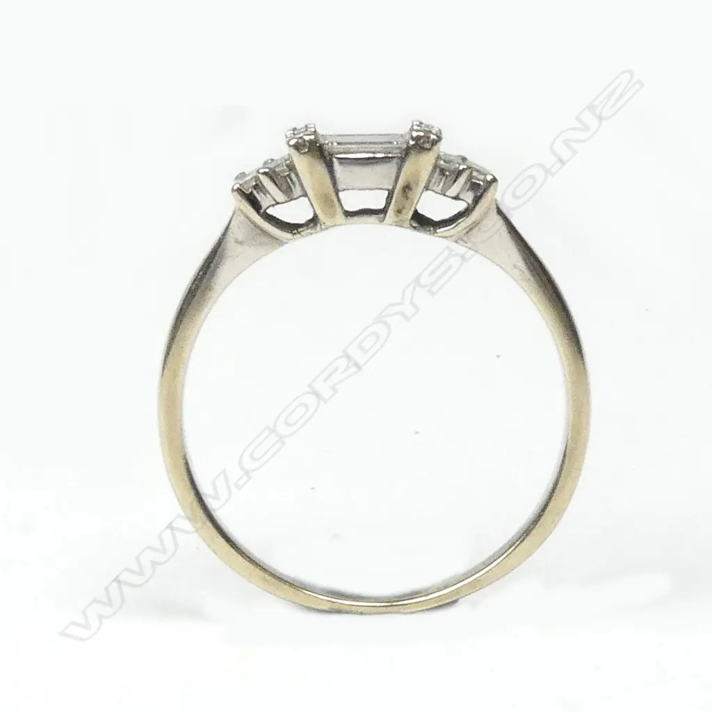 A vintage lady's 18ct. white gold and baguette diamond ring Image 1++