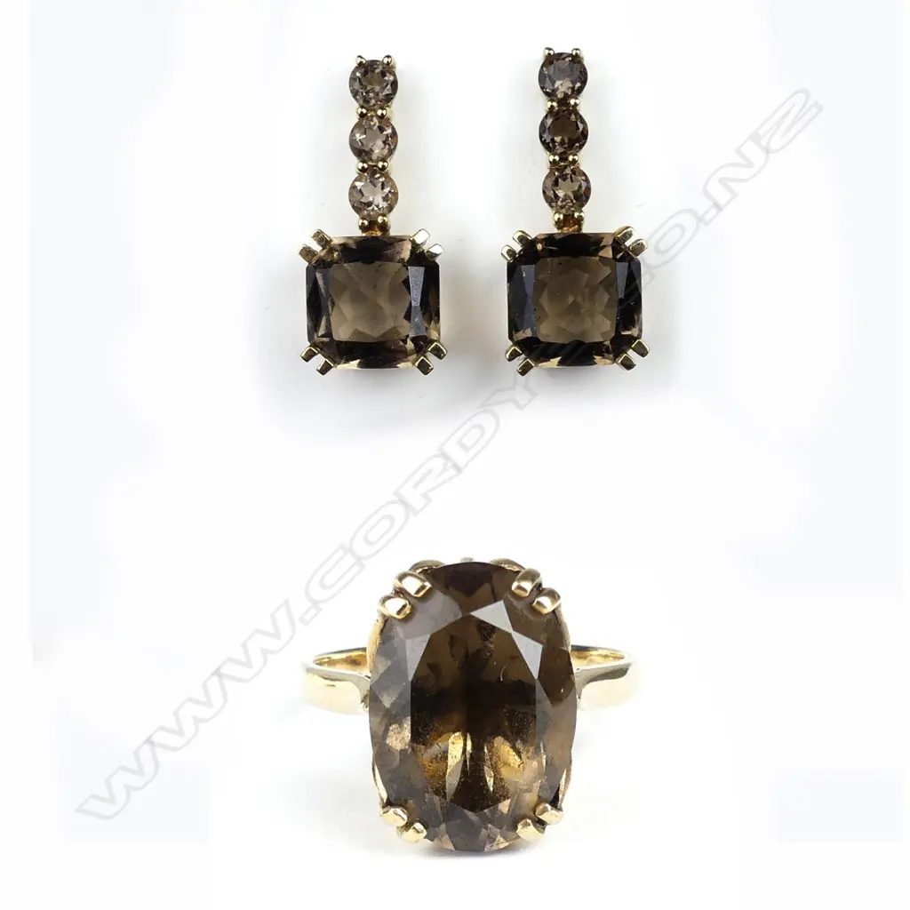 A 9ct gold and smoky quartz ring Image 1++