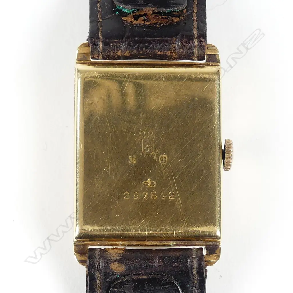 A vintage gent's 18ct gold cased tank wristwatch c.1930-31 Image 1++