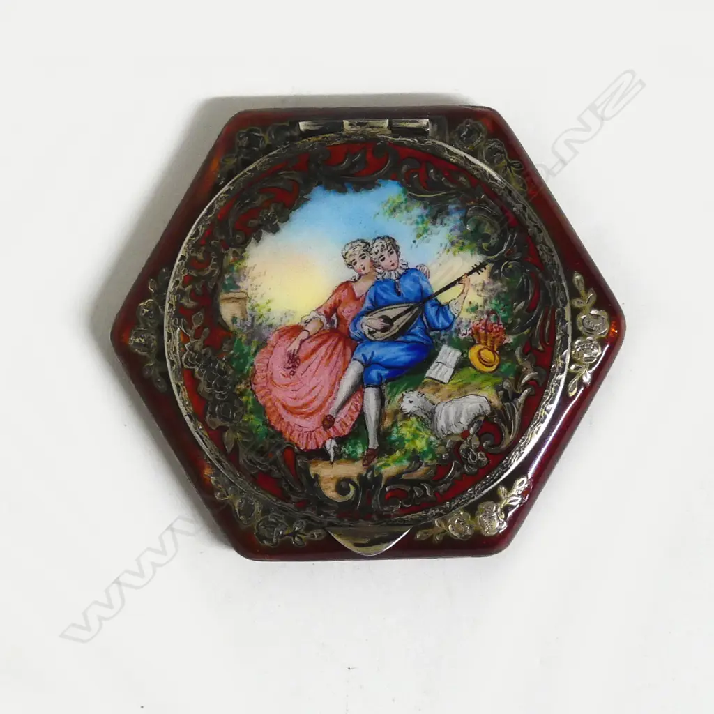 An Austrian silver and enamel powder compact Image 1++