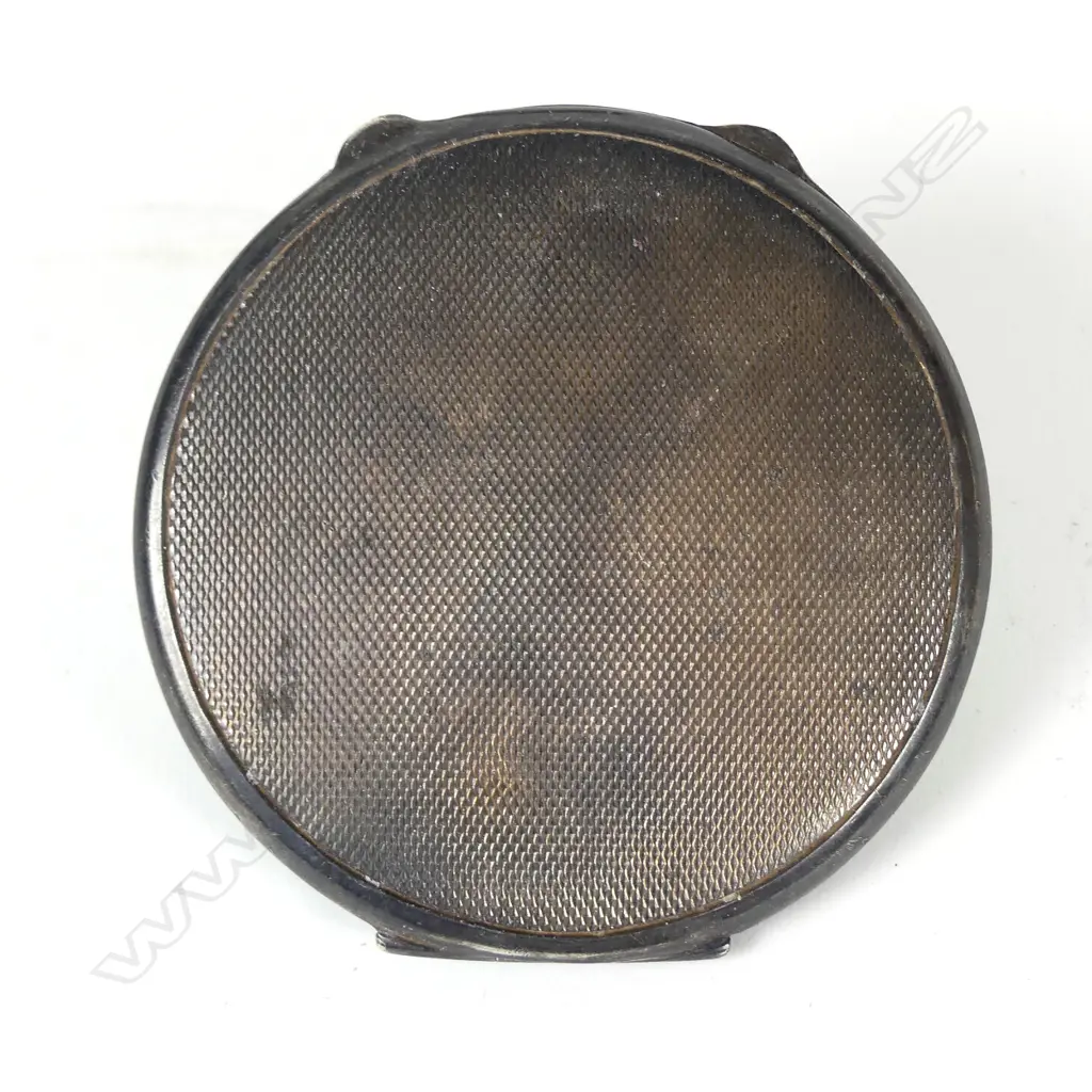 A silver and enamel powder compact Image 1++