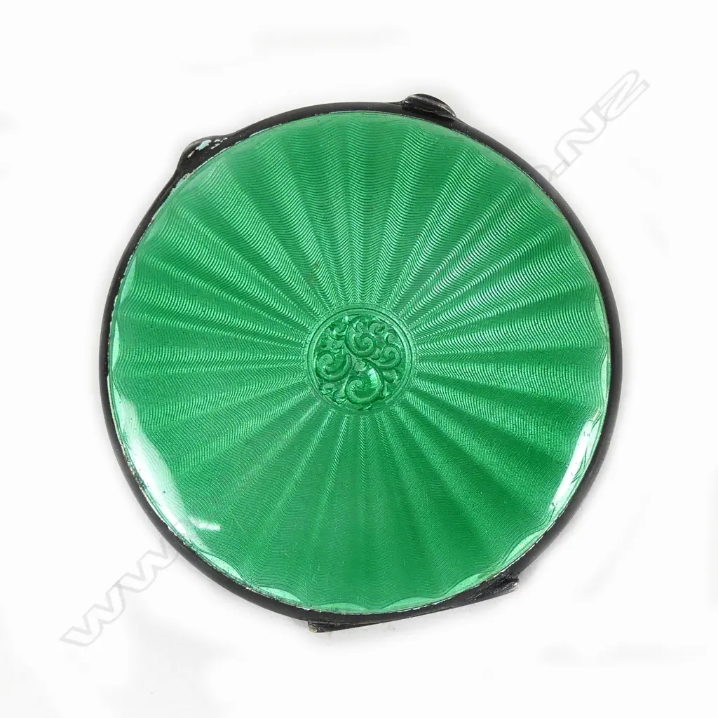 A silver and enamel powder compact Image 1++