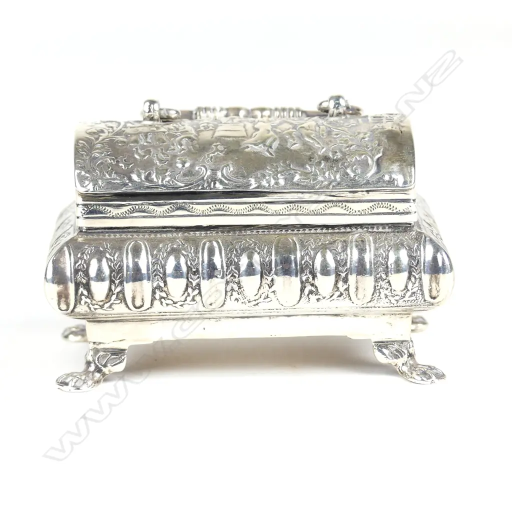 A continental silver trinket box Image 1++