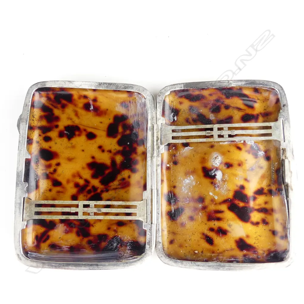 A 1920s silver cigarette case Image 1++