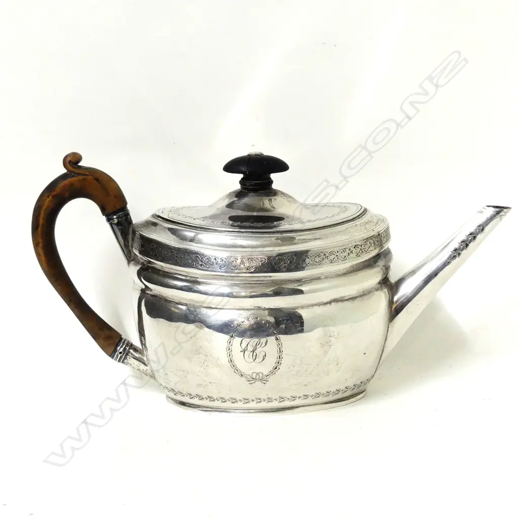 A George III silver teapot Image 1++