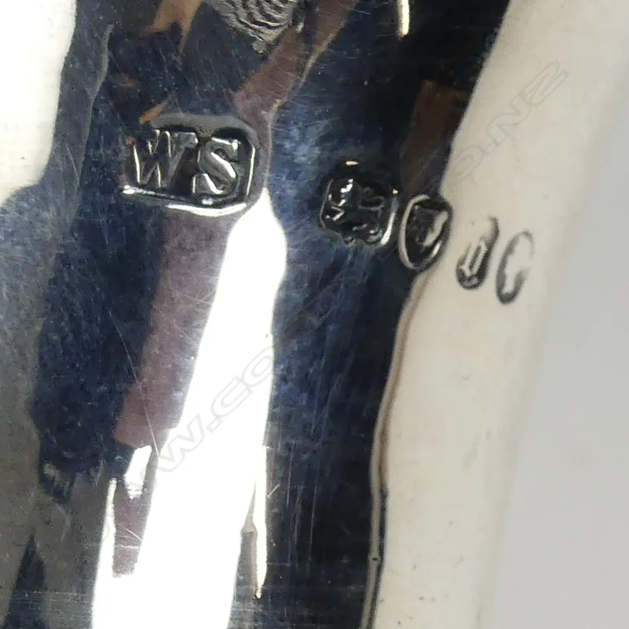 A Victorian silver three piece tea set Image 1++