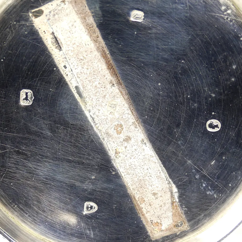 A Victorian silver three piece tea set Image 1++