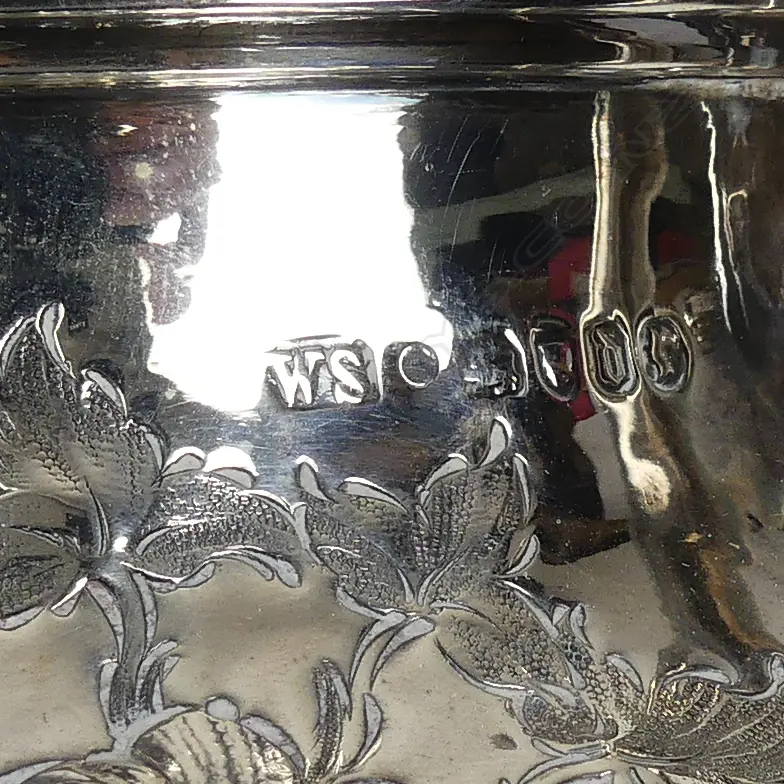 A Victorian silver three piece tea set Image 1++