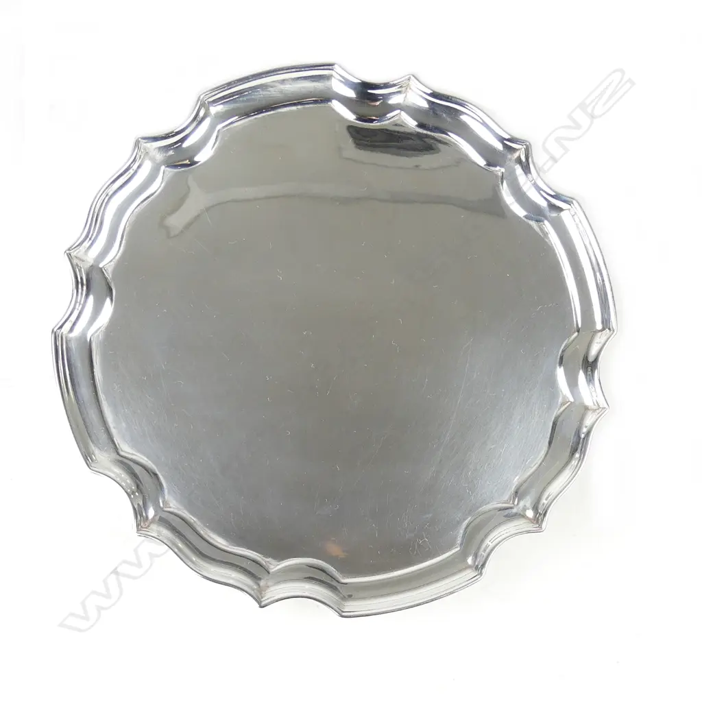 An early 20thC restrained pie-crust rim salver Image 1++