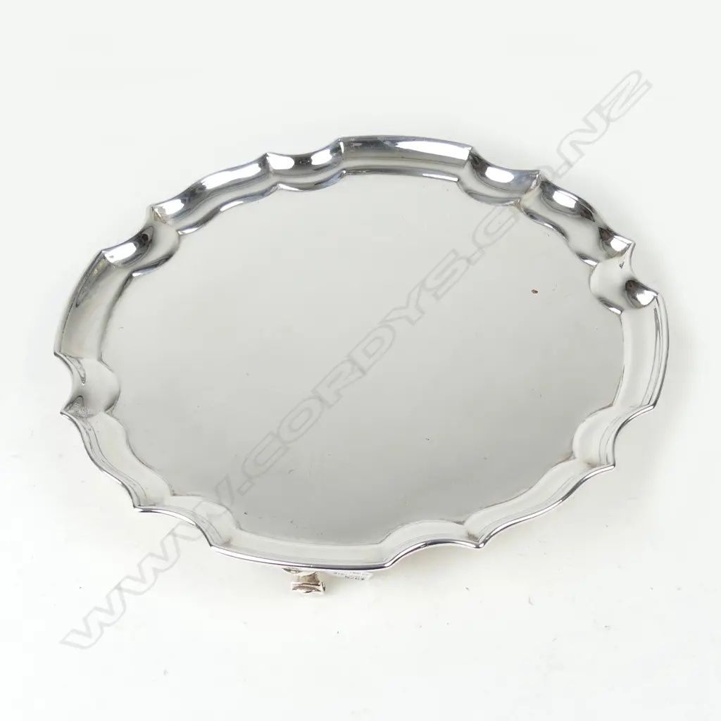 An early 20thC restrained pie-crust rim salver Image 1++