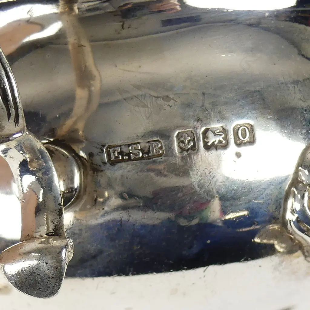 An early 20thC wide bodied silver gravy boat Image 1++
