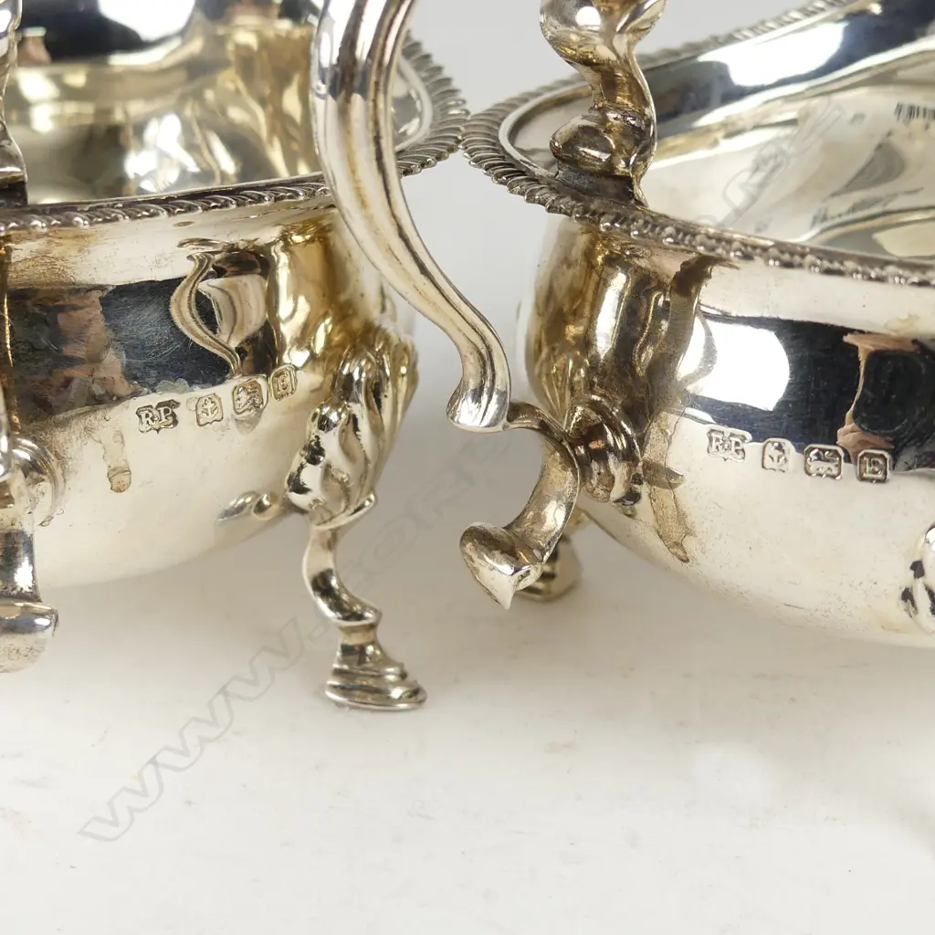 A pair of quality wide bodied silver 1920s gravy boats Image 1++