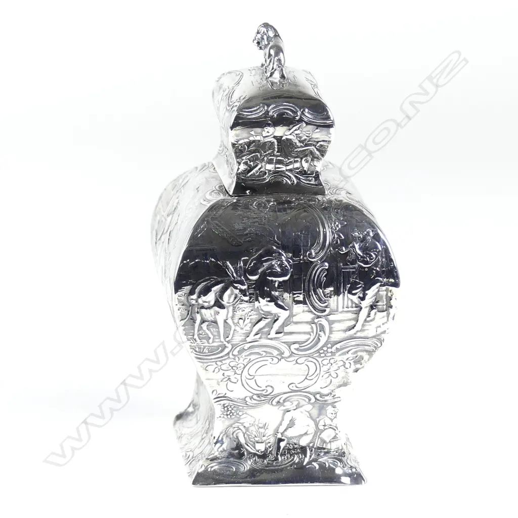 An early 20thC ornate German silver embossed tea caddy Image 1++
