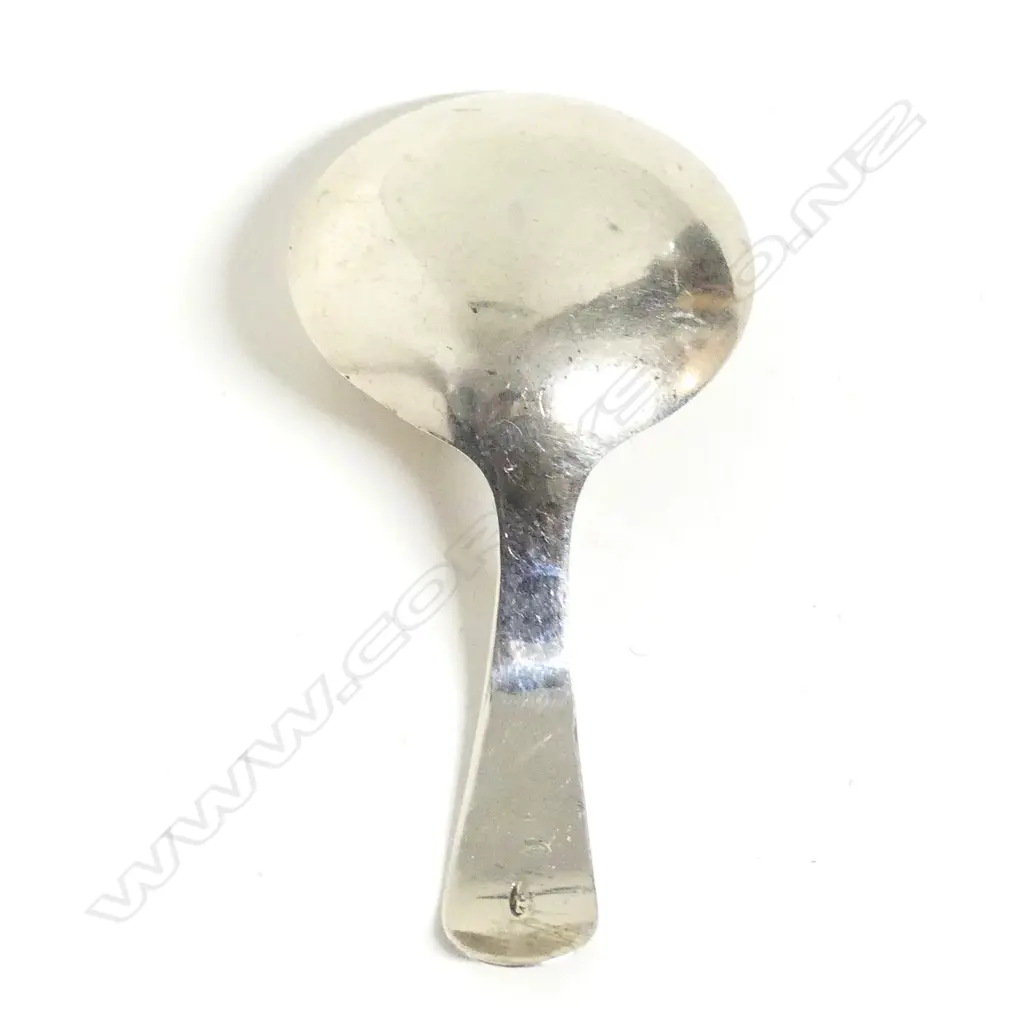 A George III silver caddy spoon Image 1++