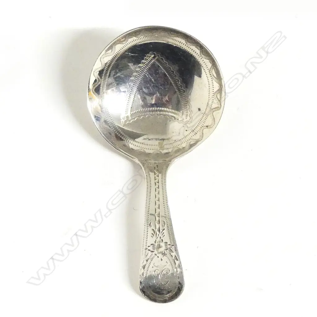 A George III silver caddy spoon Image 1++