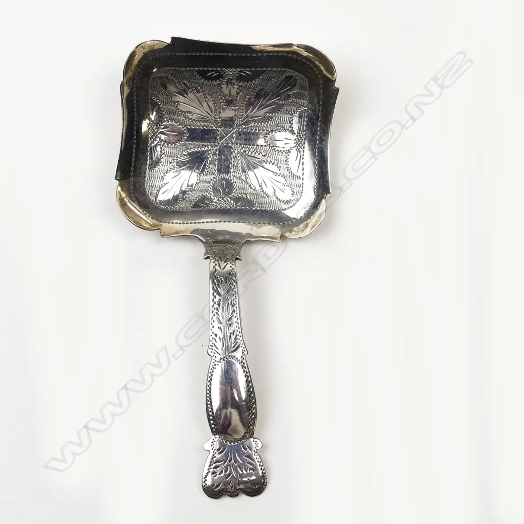 A George IV silver engraved caddy spoon Image 1++