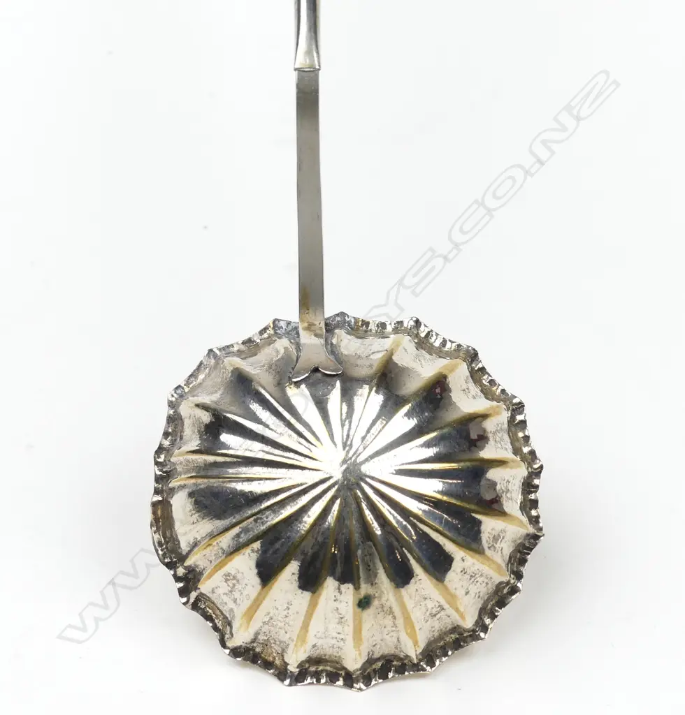 A George III silver toddy ladle Image 1++