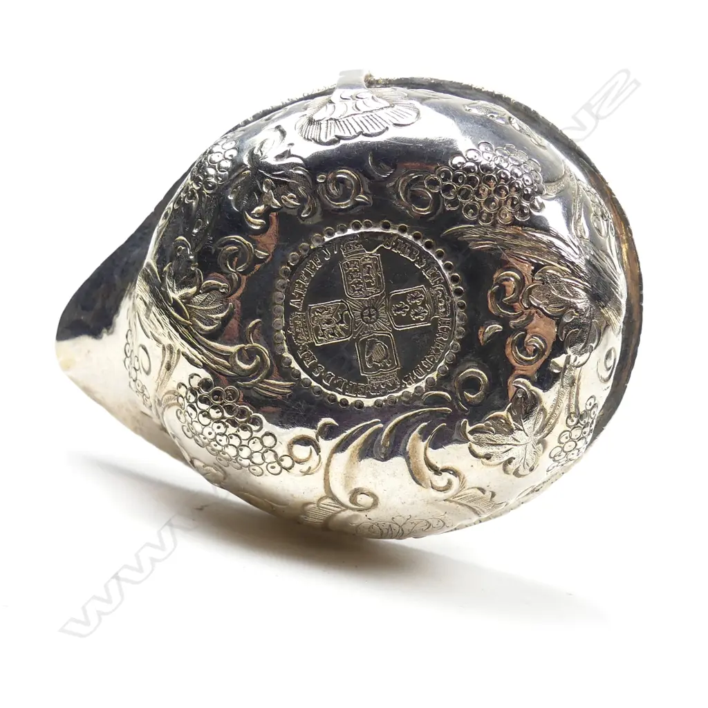 A George II silver toddy ladle Image 1++