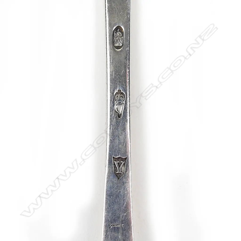 A George III Irish silver pie spoon Image 1++