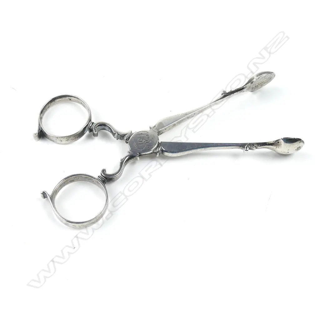 A pair of Georgian silver sugar nips Image 1++