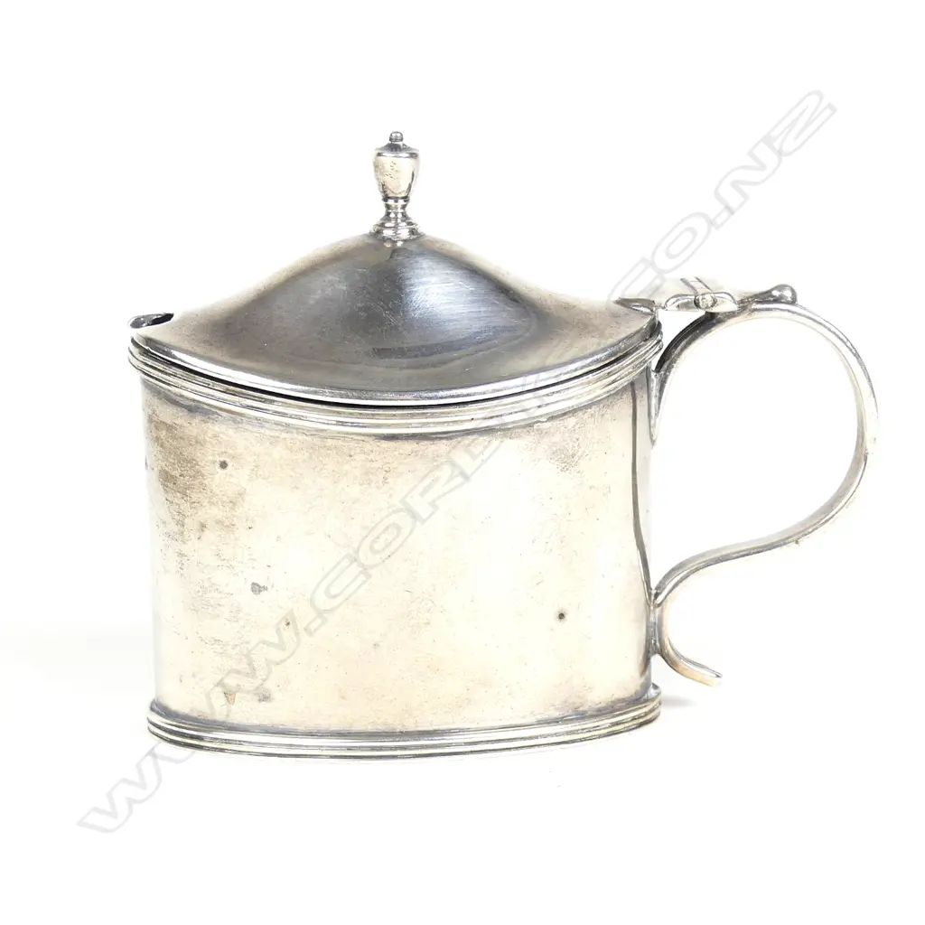 A Victorian silver mustard pot Image 1++