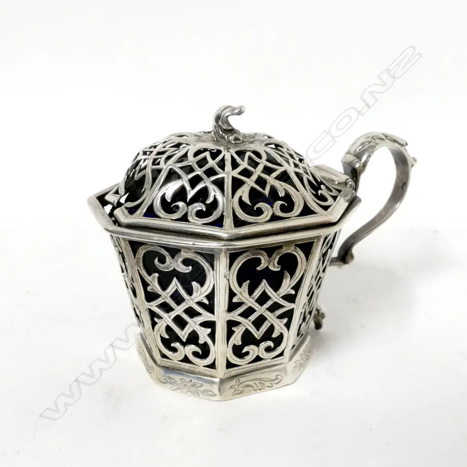 A good Victorian silver octagonal mustard pot Image 1++